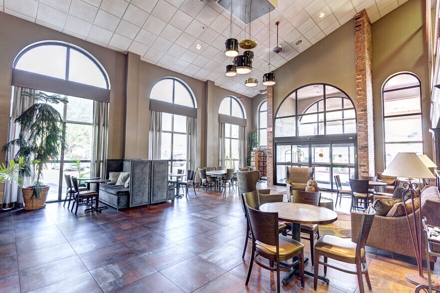 More Photos Of 3257 Shepherd of the Hills Expy, Branson Hotel For Sale