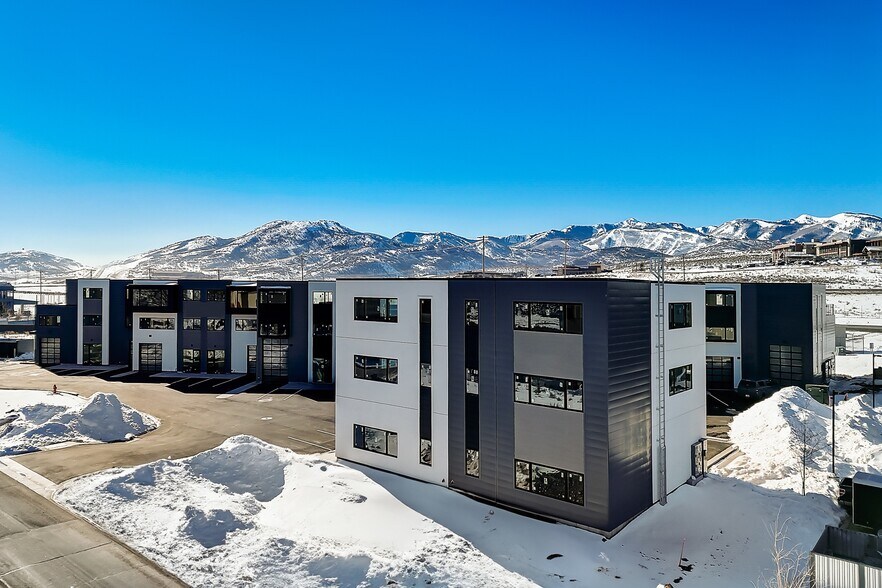 More Photos Of 4123 Forestdale Dr, Park City Showroom For Sale