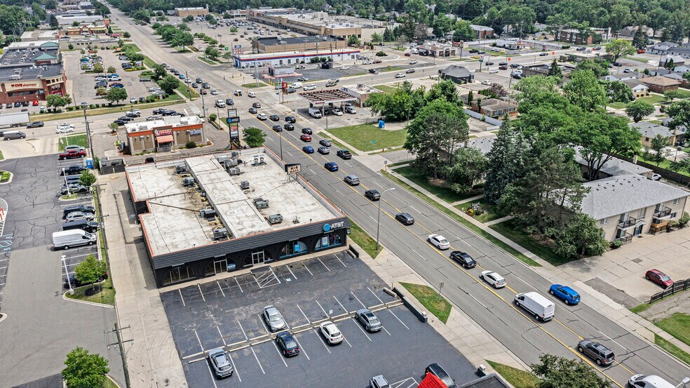 More Photos Of 1800 W 14 Mile Rd, Royal Oak Freestanding For Lease