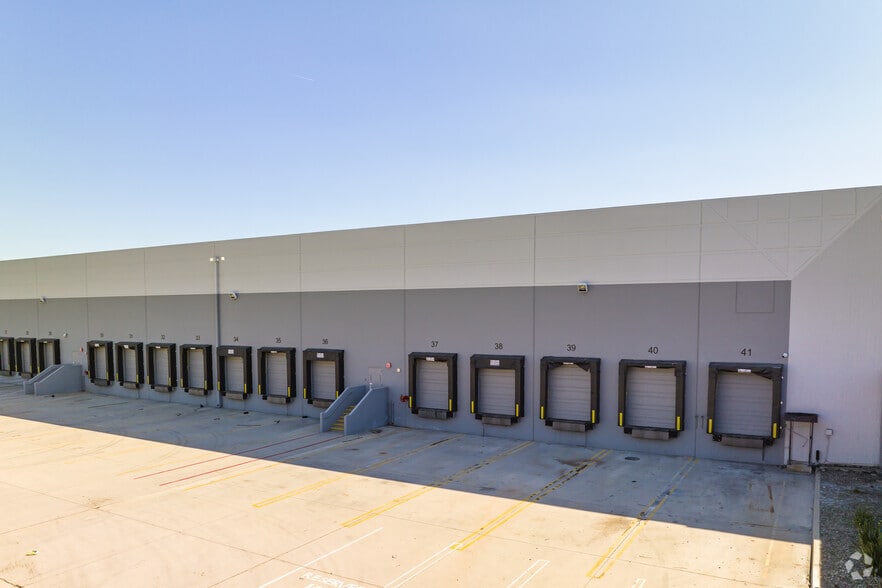 More Photos Of 1777 S Vintage Ave, Ontario Distribution For Lease