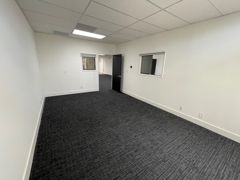 More Photos Of 3212-3214 W Burbank Blvd, Burbank Office For Lease