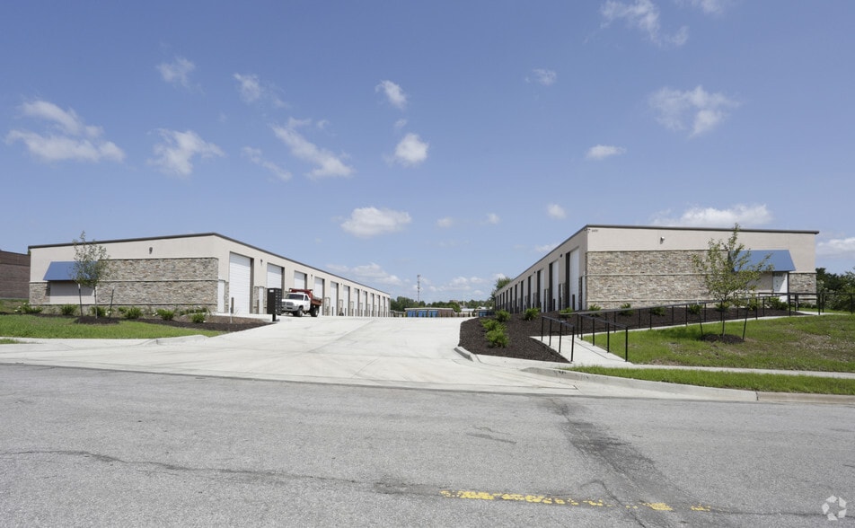 More Photos Of 8400 W 127th St, Overland Park Warehouse For Lease