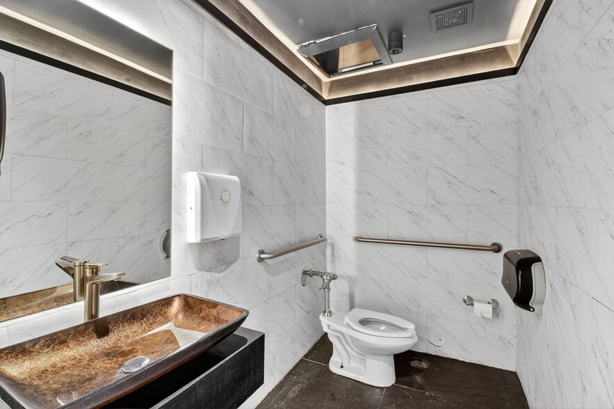 More Photos Of 1220-1220 Washington Ave, Miami Beach Restaurant For Lease