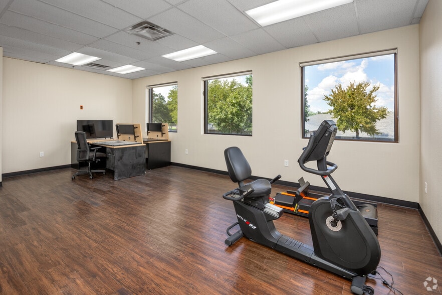 More Photos Of 16300 Addison Rd, Addison Office For Lease