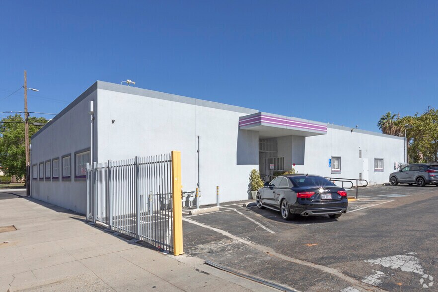 Primary Photo Of 1409 N Fresno St, Fresno Medical For Lease