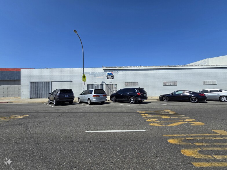 Primary Photo Of 2560 E 56th St, Huntington Park Manufacturing For Lease