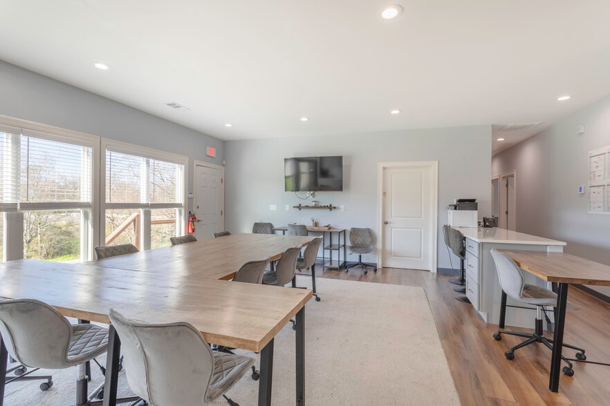 More Photos Of 2356 Alabama River Pky, Millbrook Flex For Sale