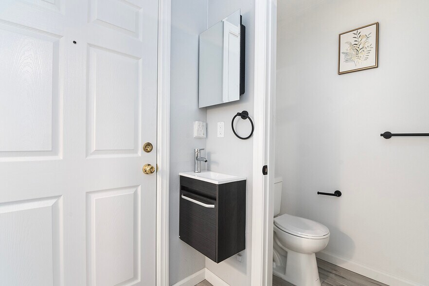 More Photos Of 1864 Cordova St, Los Angeles Apartments For Sale