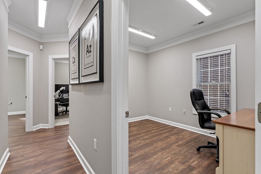 More Photos Of 6501 Creedmoor Rd, Raleigh Office Residential For Lease