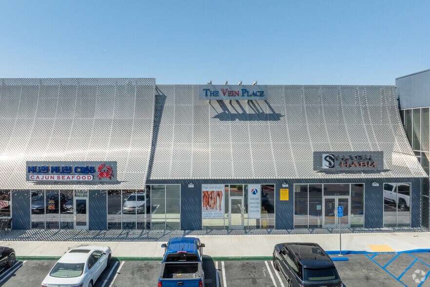 More Photos Of 1945 E 17th St, Santa Ana Freestanding For Lease