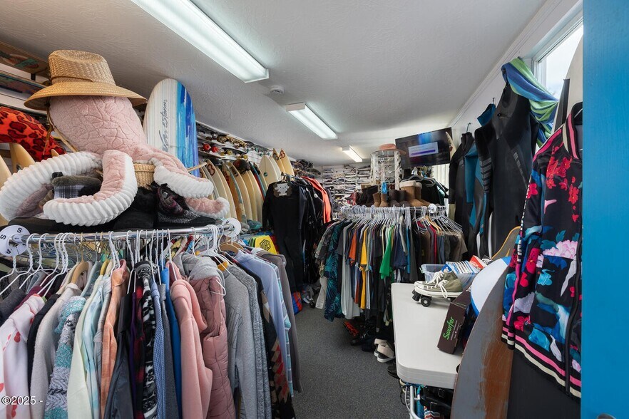 More Photos Of 205 SW Highway 101, Waldport Storefront For Sale