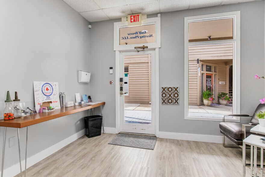More Photos Of 913 Gulf Breeze Pky, Gulf Breeze General Retail For Sale