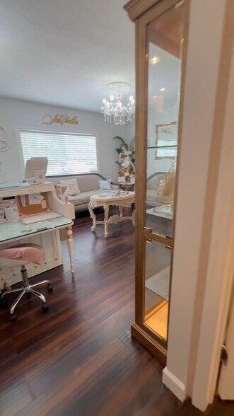 Primary Photo Of 623 N Lime Ave, Sarasota Storefront Retail Residential For Sale