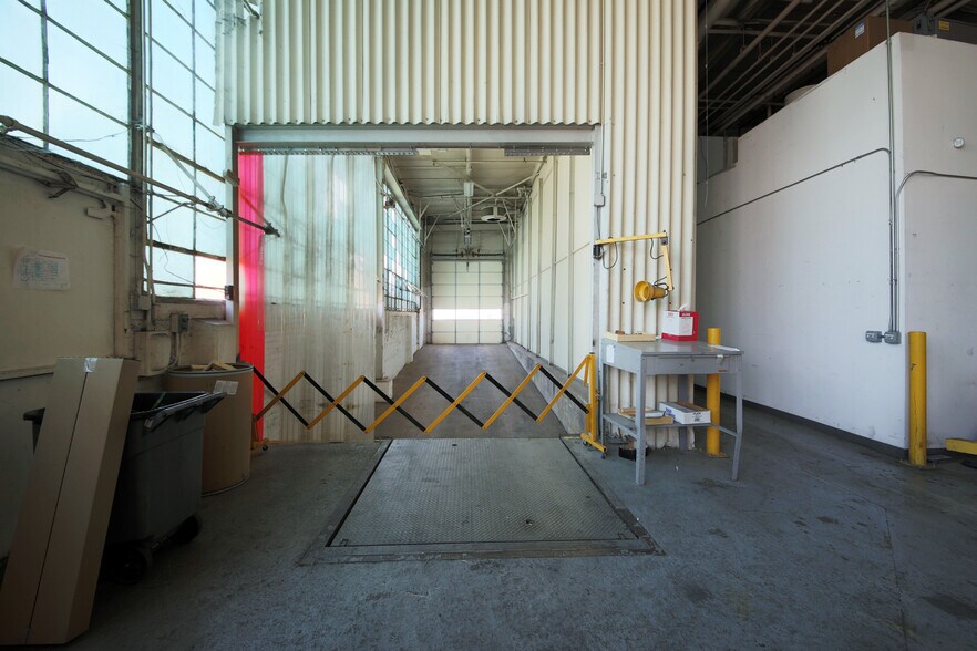 More Photos Of 3250 S Central Ave, Cicero Warehouse For Lease