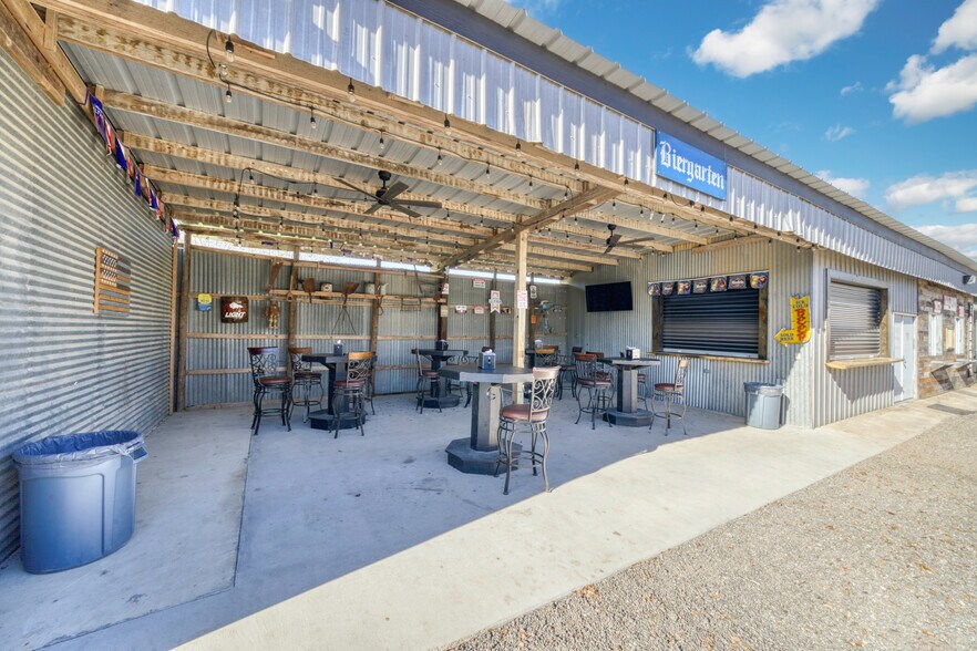 More Photos Of 710 S May St, Madisonville General Retail For Sale