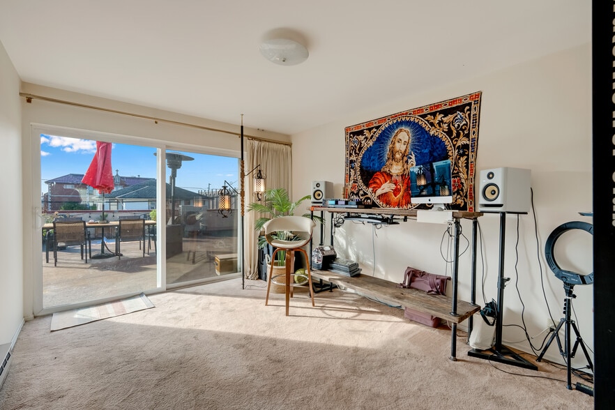 More Photos Of 2510-2512 Colby Ave, Everett Storefront Retail Office For Sale