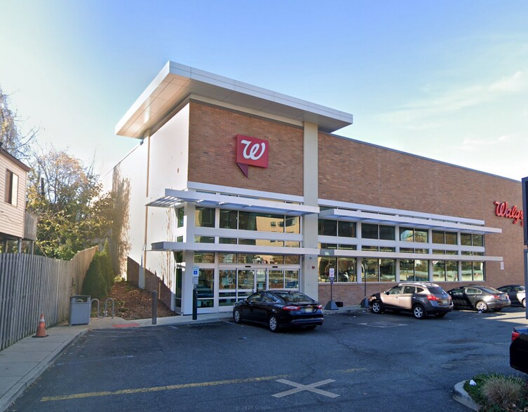 More Photos Of 750 Main St, Paterson Drugstore For Lease