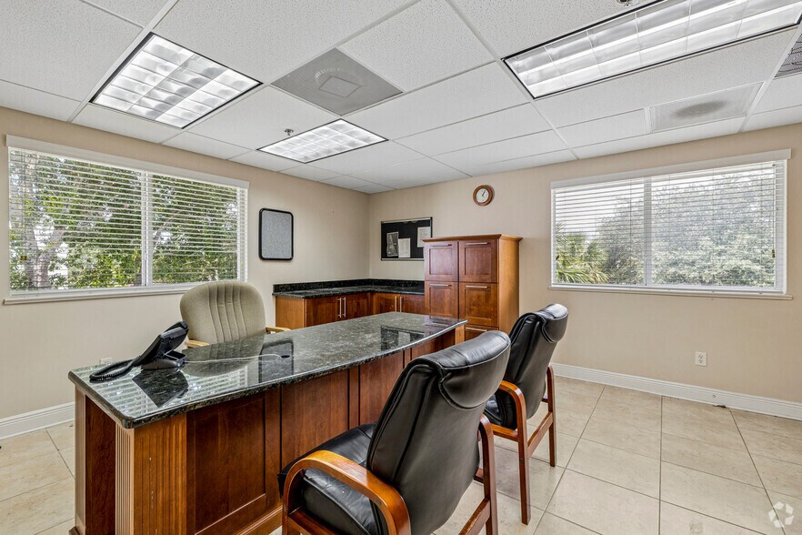 More Photos Of 740 NW Enterprise Dr, Port Saint Lucie Manufacturing For Lease
