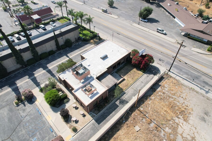 More Photos Of 1380 E Highland Ave, San Bernardino Freestanding For Lease