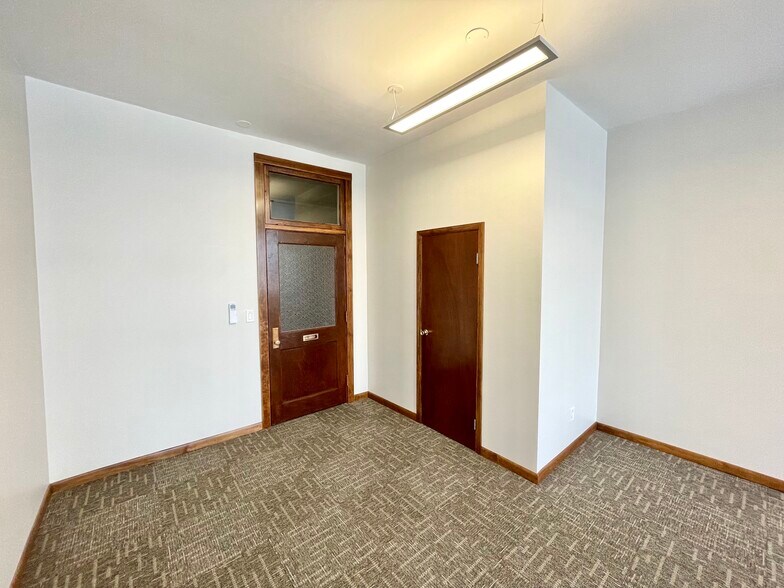 More Photos Of 1500 Clinton St, Buffalo Light Manufacturing For Lease