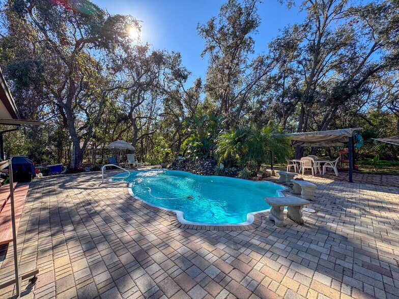 More Photos Of 15525 Shady Hills Rd, Spring Hill Restaurant For Sale