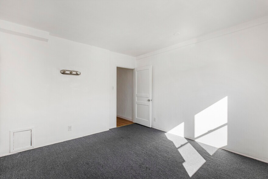 More Photos Of 1933 Hillhurst Ave, Los Angeles Office For Lease