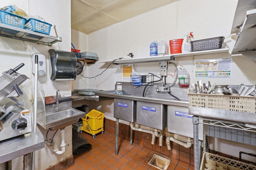 More Photos Of 228 N Jefferson St, Hastings Restaurant For Sale