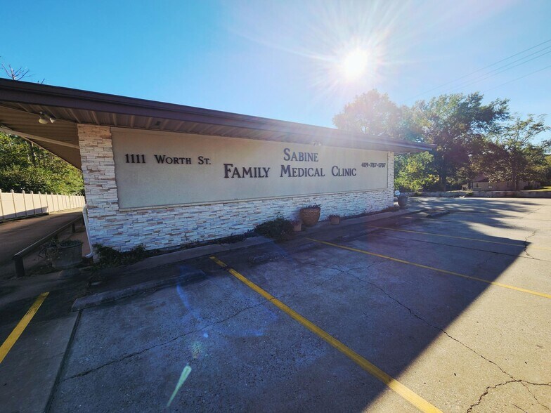 More Photos Of 1111 Worth St, Hemphill Office For Sale