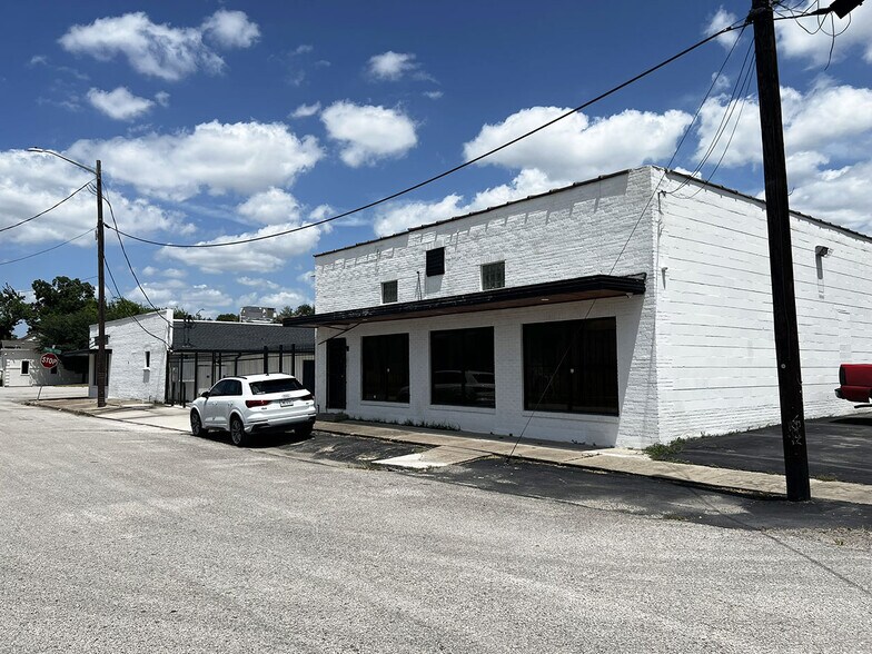 More Photos Of 3602 Navigation Blvd, Houston Freestanding For Sale