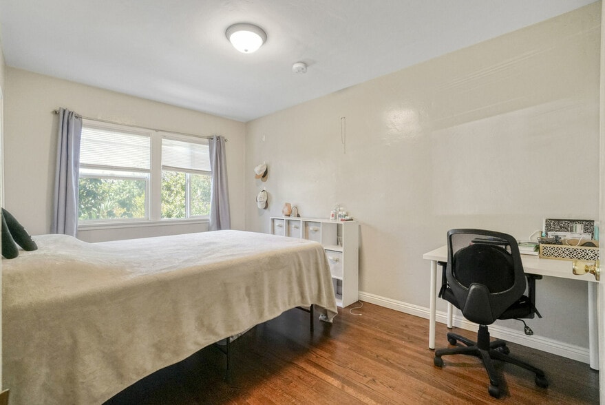 More Photos Of 2045 Penmar Ave, Venice Apartments For Sale