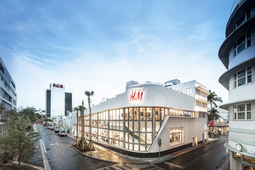 More Photos Of 541-551 Lincoln Rd, Miami Beach Storefront For Lease