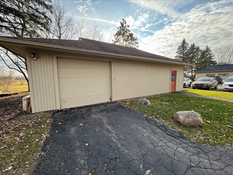 More Photos Of 2070 Airport Rd, Waterford Office For Sale