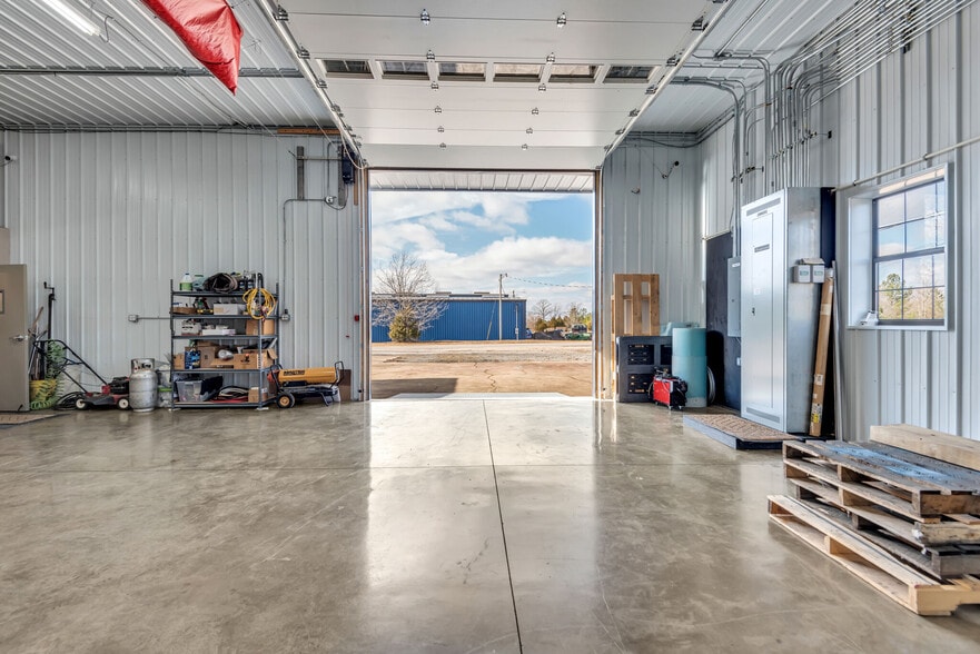 More Photos Of 1052 Debolt Ln, Centerville Manufacturing For Sale