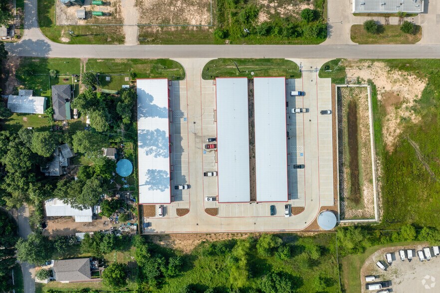 More Photos Of 28215 Vallie St, Pinehurst Warehouse For Lease