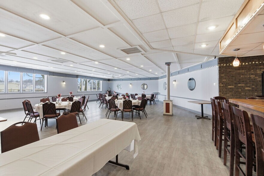 More Photos Of 24 S First St, Fulton Restaurant For Sale