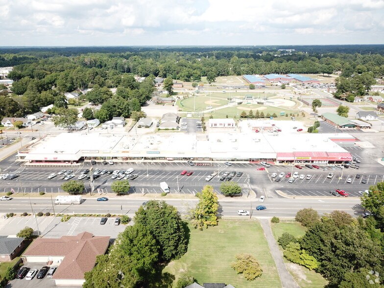 More Photos Of 908-1010 W Cumberland St, Dunn General Retail For Lease