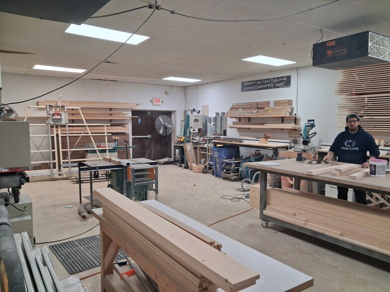 More Photos Of 4570 E Bristol Rd, Feasterville Trevose Light Manufacturing For Sale