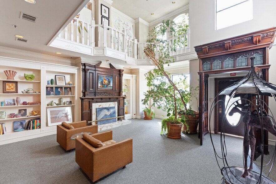 More Photos Of 4821 Broadway St, Addison Office For Sale