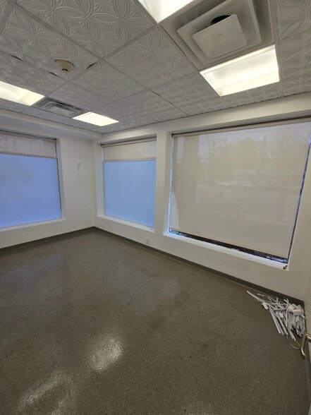 More Photos Of 1062 Northern Blvd, Roslyn Office For Lease