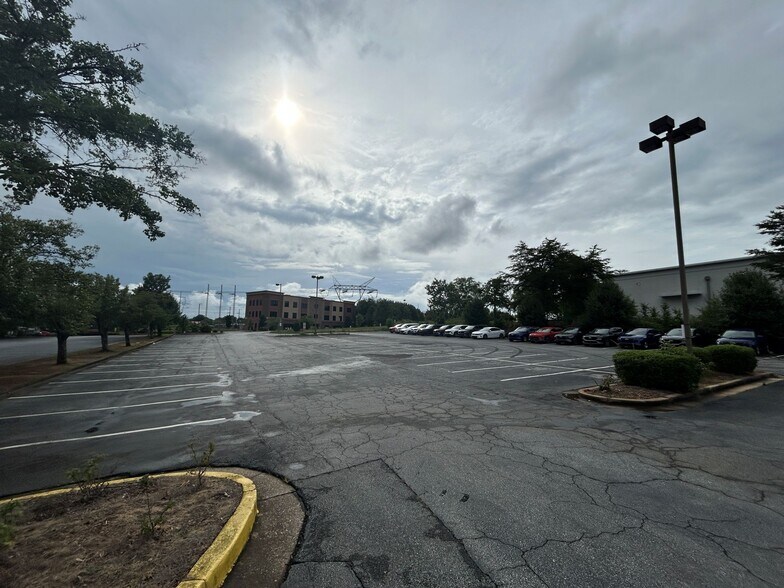More Photos Of 3370 Venture Pky, Duluth Restaurant For Lease