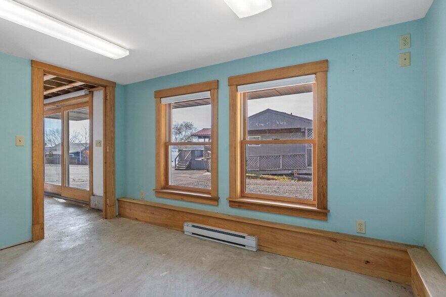 More Photos Of 47 & 49 Atlantic Avenue, Boothbay Harbor Flex For Sale