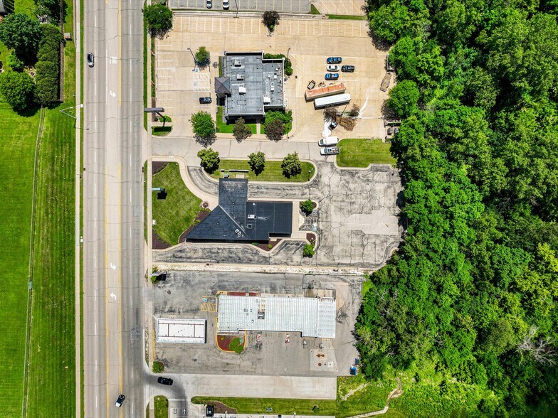 More Photos Of 1805 John F Kennedy Rd, Dubuque Freestanding For Sale