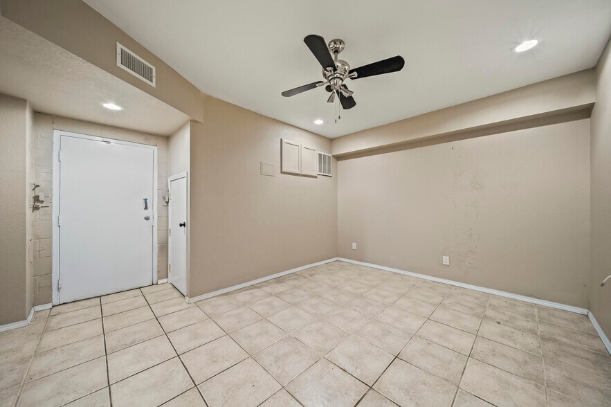 More Photos Of 4702 E 11th St, Tulsa Freestanding For Lease