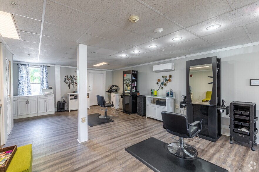 More Photos Of 82 Main St, East Hampton Apartments For Lease
