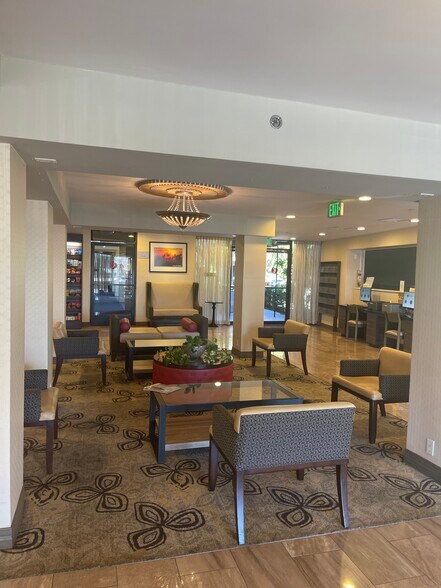 More Photos Of 2900 N San Fernando Blvd, Burbank Hotel For Lease