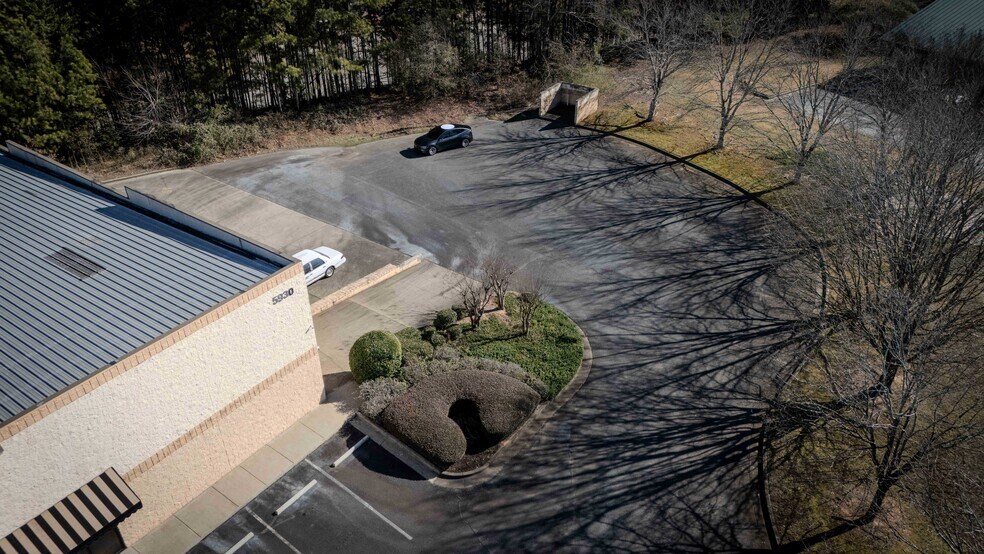 More Photos Of 5930 Gateway Dr, Alpharetta Warehouse For Lease