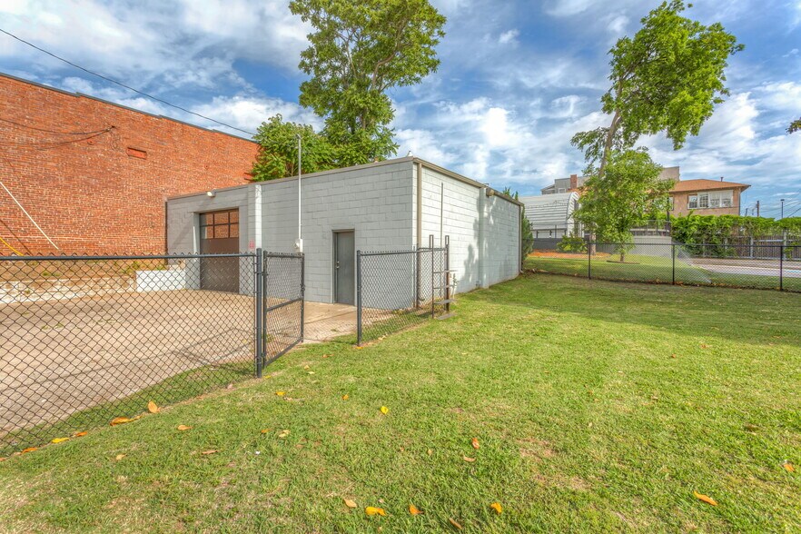 More Photos Of 1128 S Elgin Ave, Tulsa Warehouse For Lease