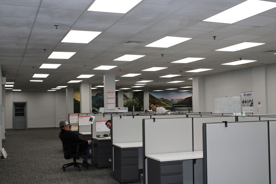 More Photos Of 101 Carleton Ave, Hazleton Manufacturing For Lease