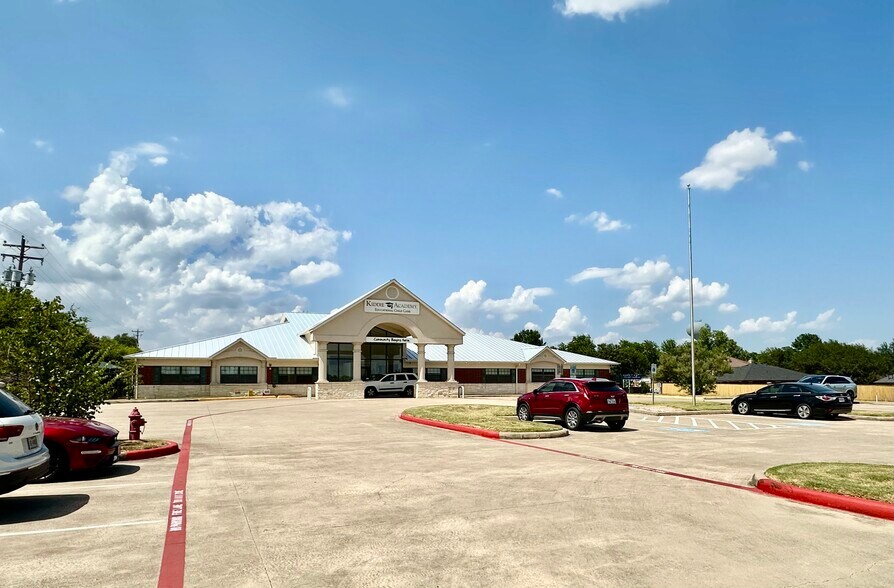 Primary Photo Of 1301 N Lakeline Blvd, Cedar Park Schools For Sale