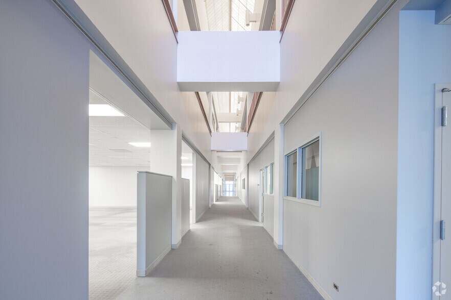 More Photos Of 540 W Northwest Hwy, Barrington Unknown For Lease